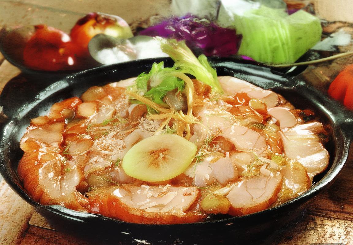 欧冠小组赛积分榜解析：拜仁慕尼黑、巴塞罗那取胜领跑，皇马稳居前列